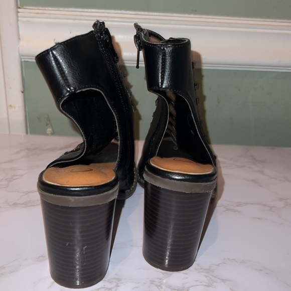 Cato high heel sandals. Color: black. Size: 7M - Picture 4 of 11